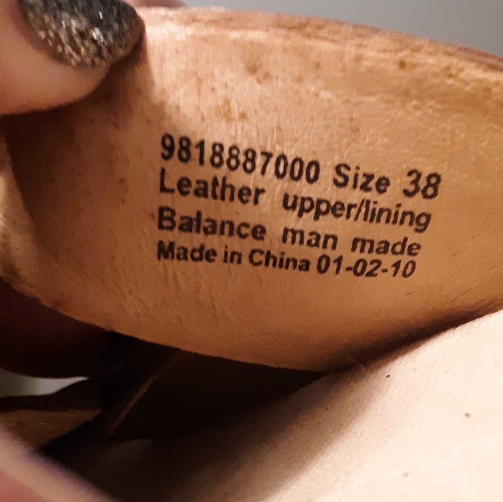Dansko Serena Slip-on Clog 2.5 in Heel,  Cut Out, Sangria, Size EU 38 US 7.5 - Picture 9 of 9